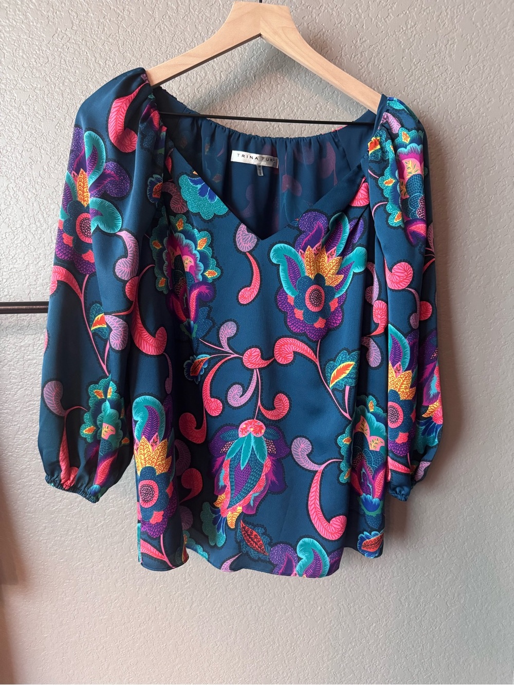 Trina Turk Teal Bright Floral V-Neck Blouse Medium
